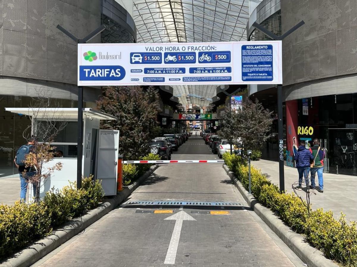 ¿En Tunja quién autoriza el cobro de tarifas de un centro comercial en vía pública?