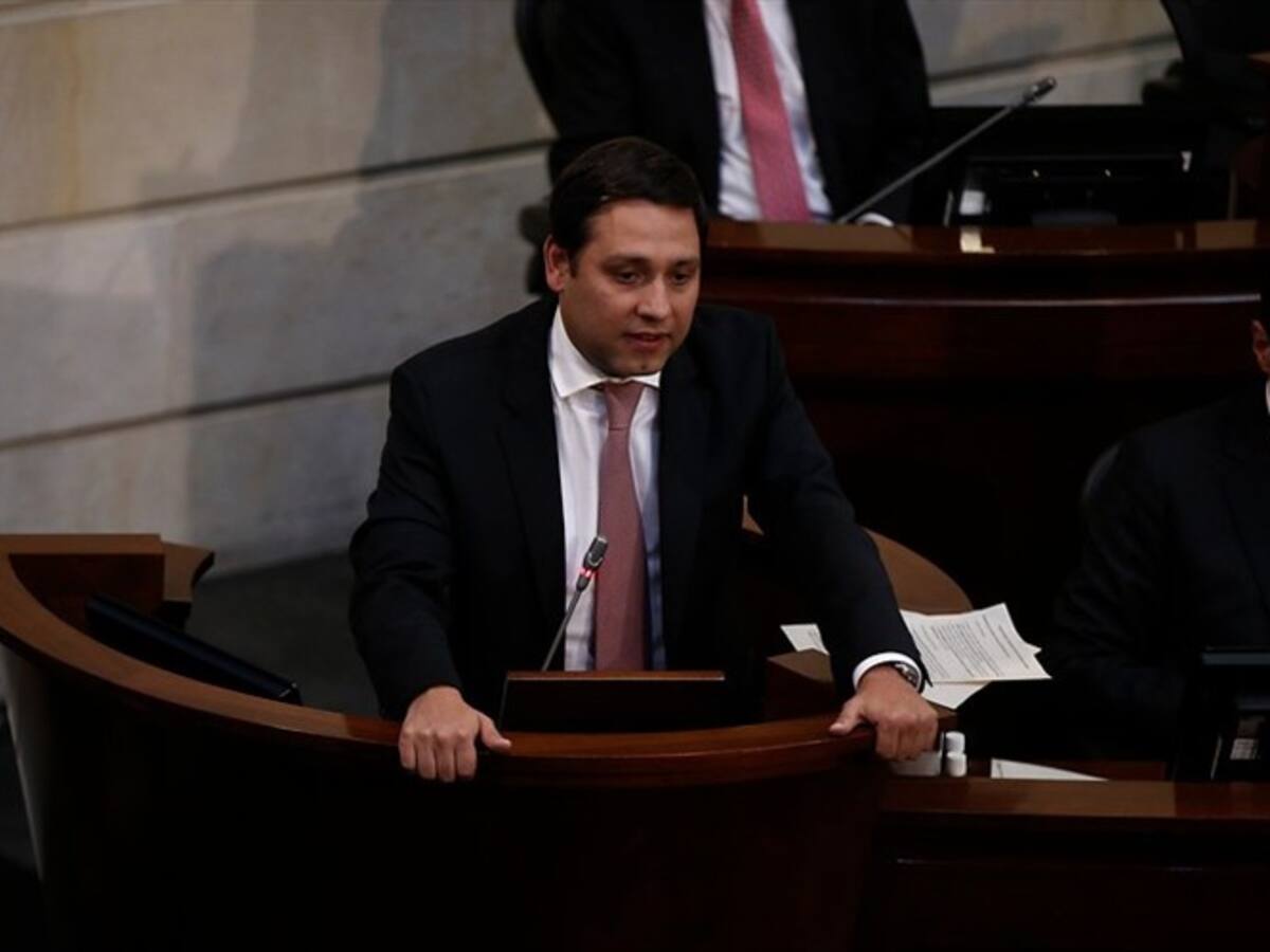 Tensión entre la Comisión de Administración del Senado y Mauricio Lizcano