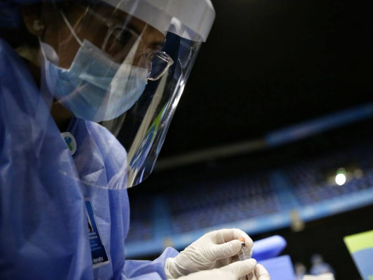 Vacuna COVID: Autorizan dosis de refuerzo para mayores de 60 años