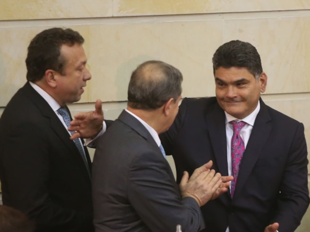 Eljach: Proyecto de Uribe para subir salario necesita aval de Duque