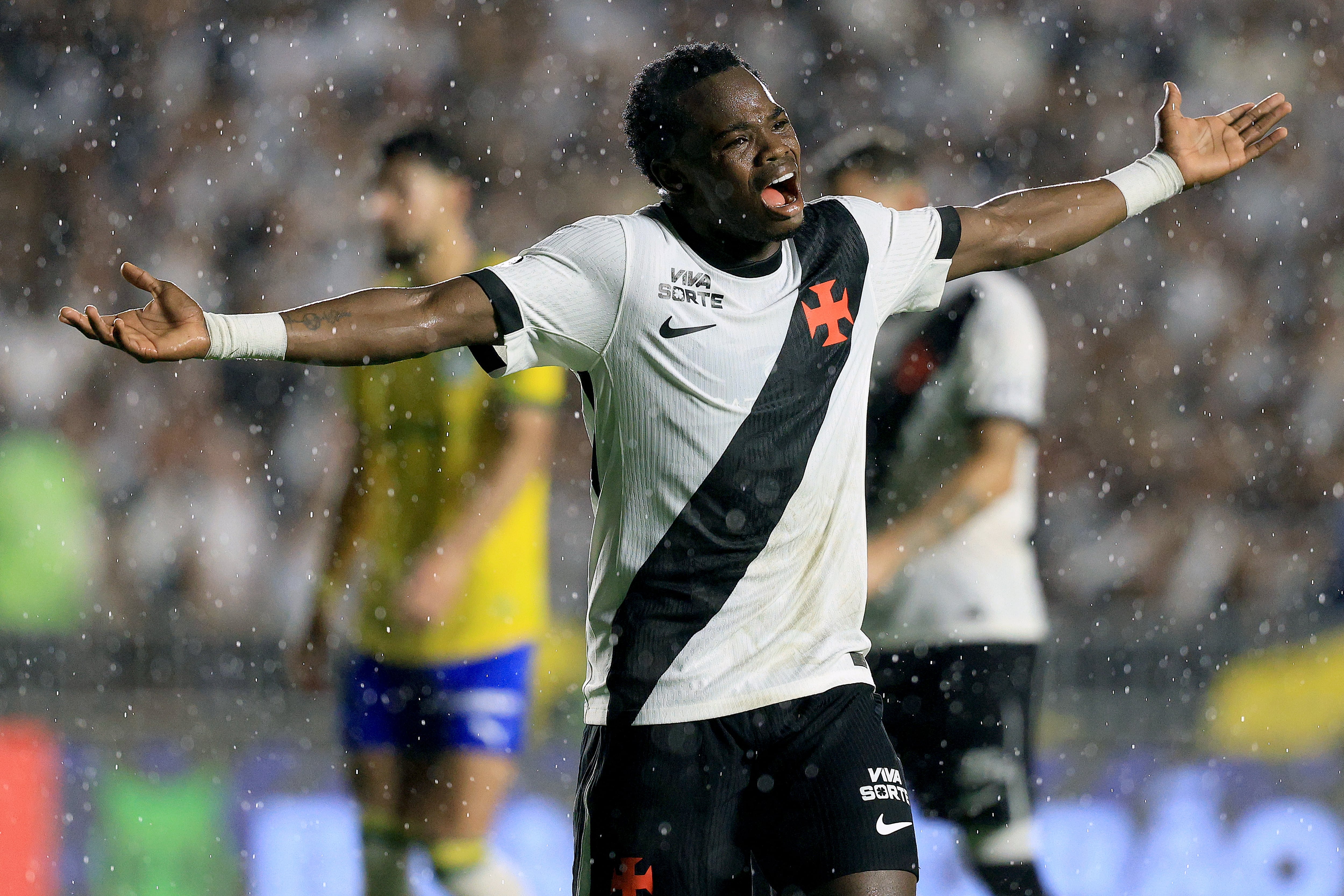 RIO DE JANEIRO, BRAZIL - MARCH 12: Andrés Gómez of Vasco da Gama reacts during the match between Vasco and Palmeiras as part of Brasileirao 2026 at Sao Januario Stadium on March 12, 2026 in Rio de Janeiro, Brazil. (Photo by Wagner Meier/Getty Images)