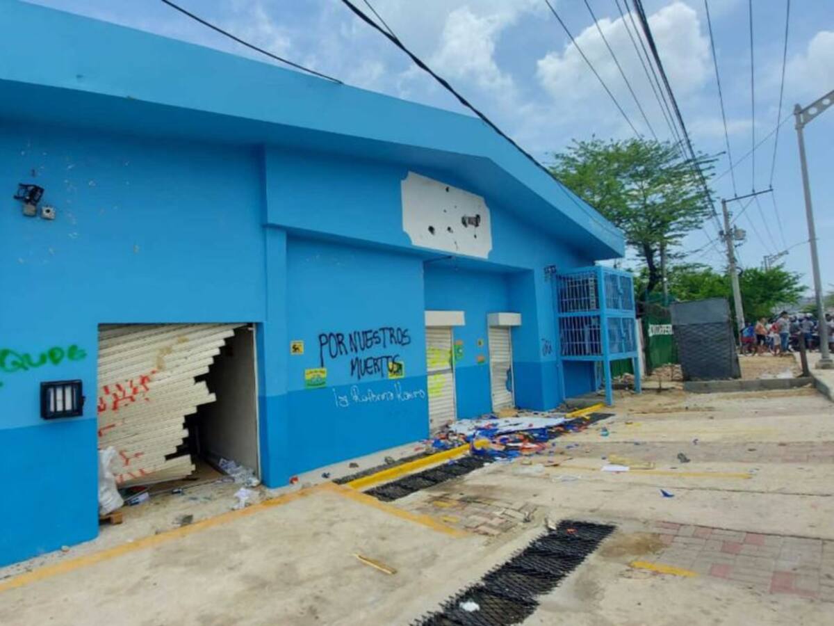 Saquean establecimientos durante protesta en Barranquilla