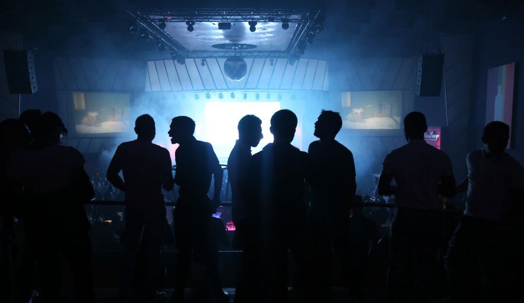 Multitudinaria celebración en Theatrón, por el día del orgullo LGTBI