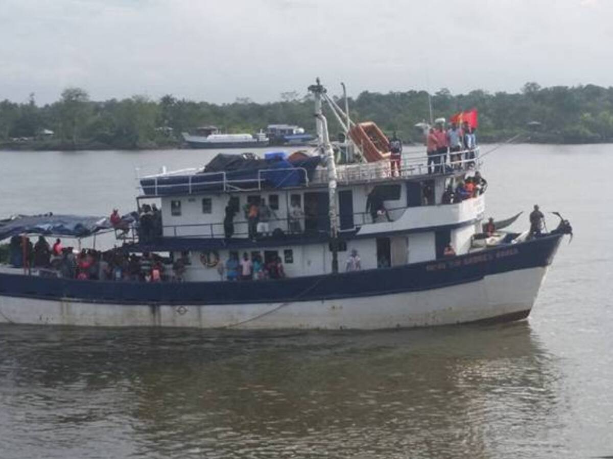 Asalto masivo de buques pesqueros en el pacífico