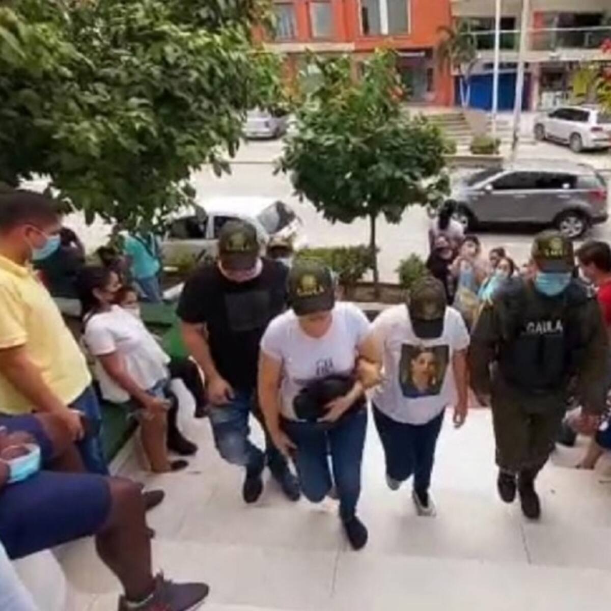 Rescatan a tres trabajadores de la salud cerca de Barranquilla