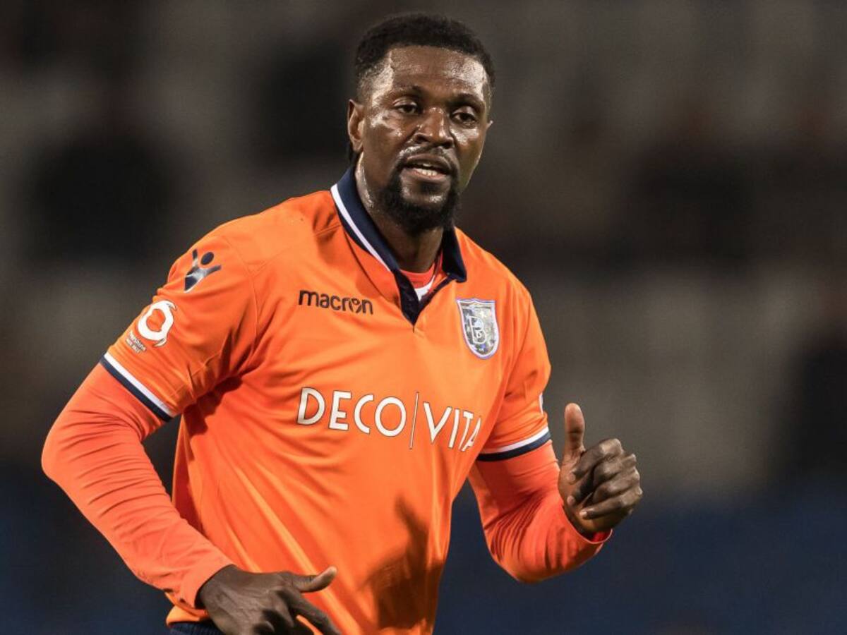 ¡Histórico! Emmanuel Adebayor es nuevo jugador de Olimpia