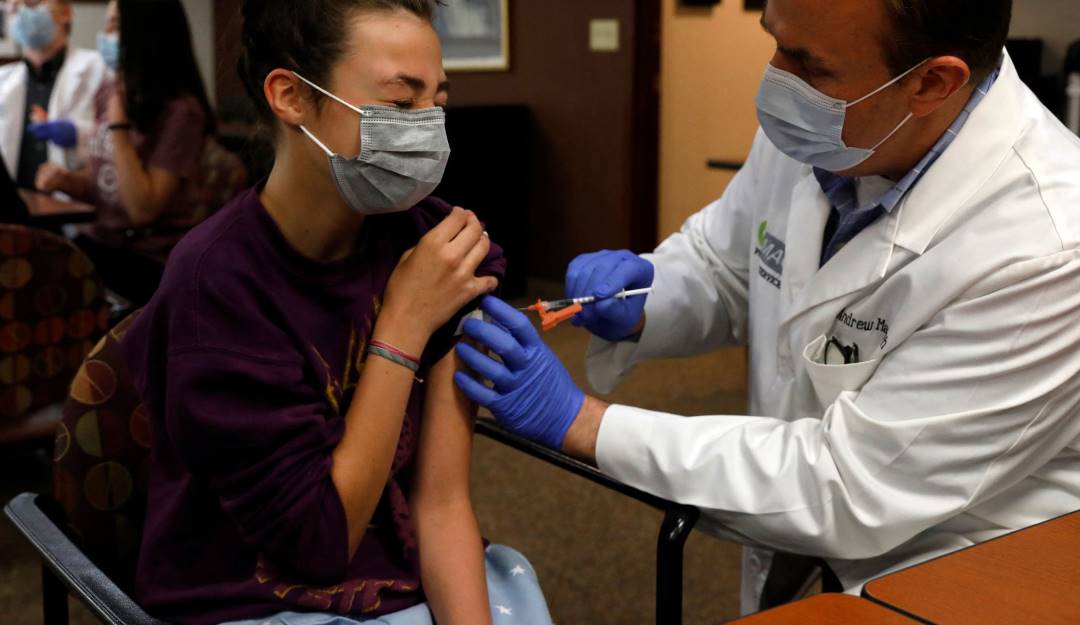 Vacunación de menores contra el coronavirus en Estados Unidos.     Foto: Getty 