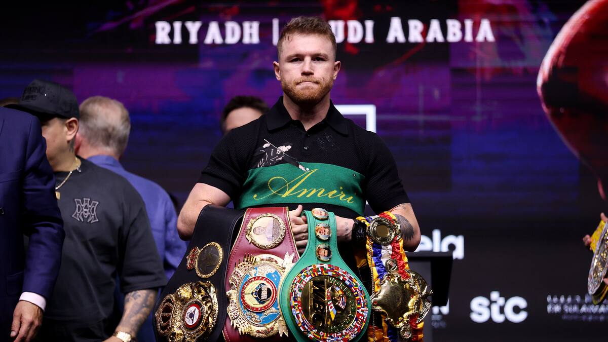 Canelo Álvarez le ganó a William Scull y se coronó campeón mundial indiscutido del supermediano