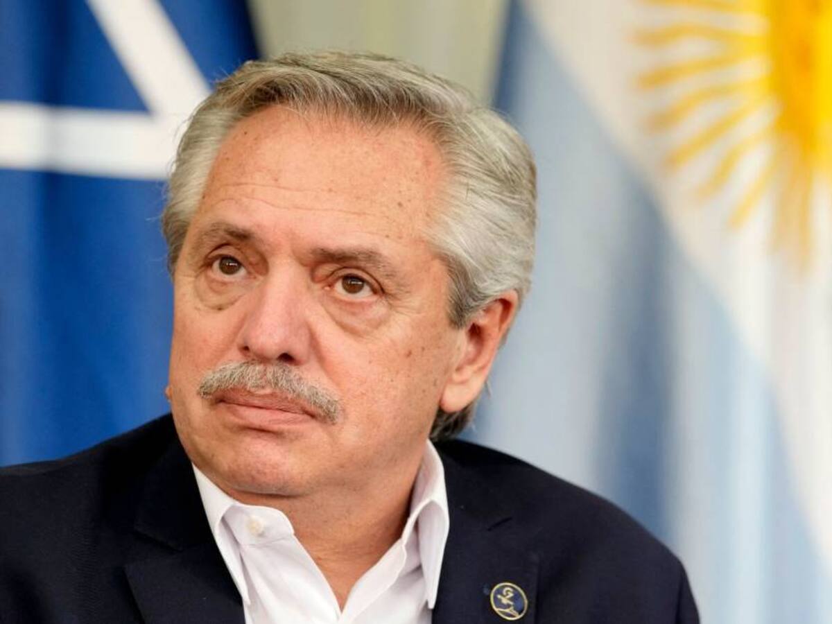 Argentina tiene pocos dólares porque la economía crece mucho: presidente Fernández