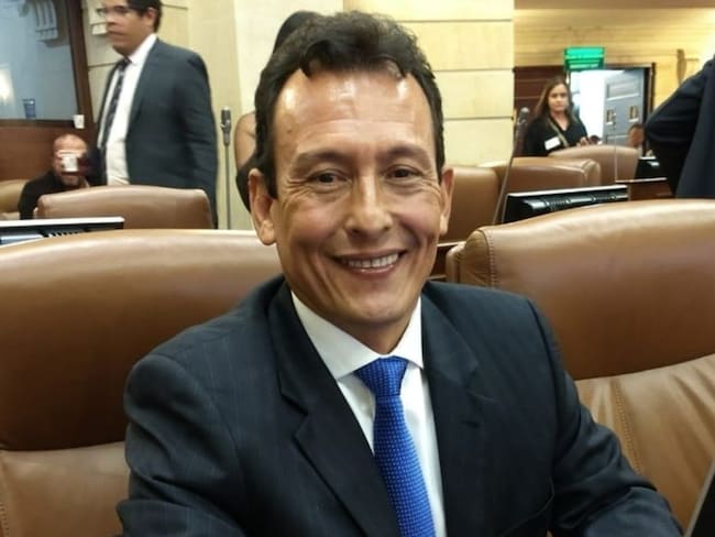 El reconocido abogado Jaime Lombana denunció un presunto caso de corrupción que salpica a tres congresistas de la República, uno de ellos es Juan Carlos Reinales, de Risaralda.