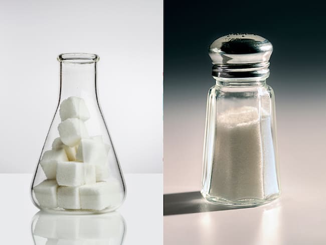 Azúcar y edulcorante en recipientes // Getty Images