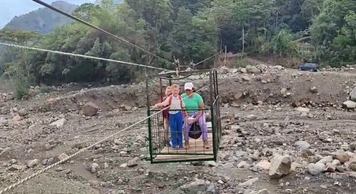 Comunidad tuvo que instalar guaya para poderse transportar en San Andrés