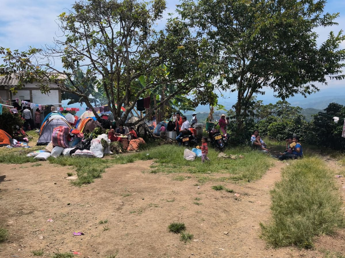 Siguen las protestas en Marsella por una comunidad indígena que fue trasladada desde Bogotá