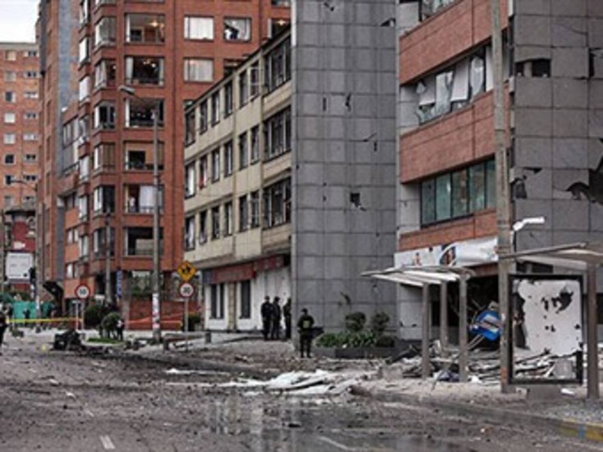 Mujer herida por carro bomba en Bogotá sufre secuelas del terrorismo