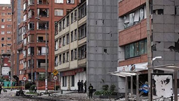 Mujer herida por carro bomba en Bogotá sufre secuelas del terrorismo