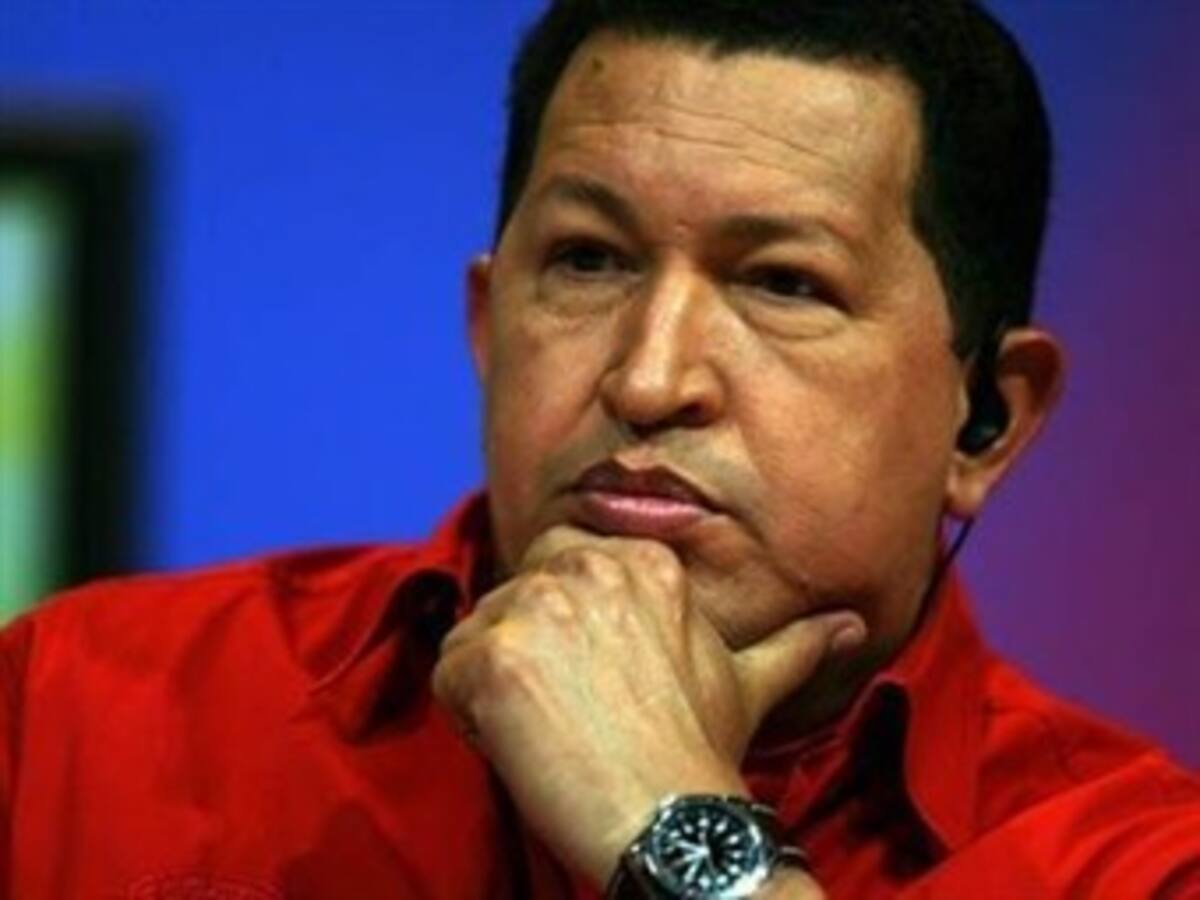 Chávez fusiona Ministerios de Economía y Planificación e incrementa en 25 % el salario mínimo