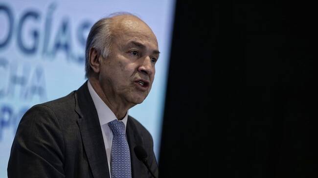 Al despacho del ministro Enrique Gil Botero llegaron dos hojas de vida de las que deberá salir el próximo director de la entidad. Foto: Colprensa