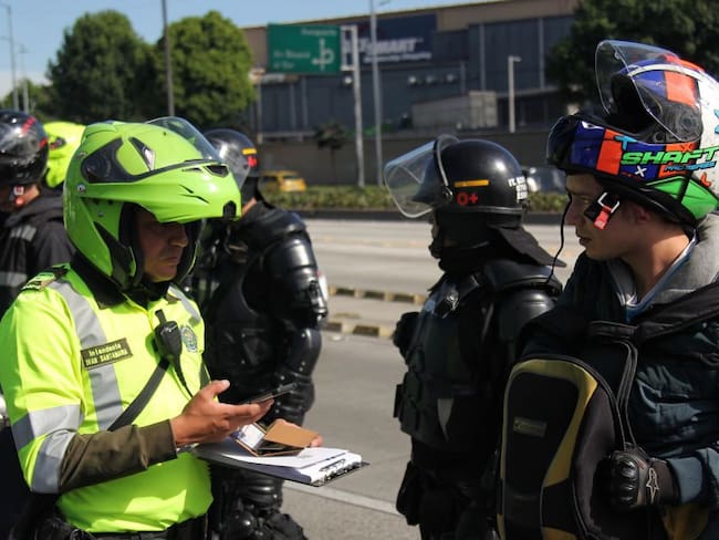 Más de 500 multas en los primeros días de pico y placa ambiental en Bogotá