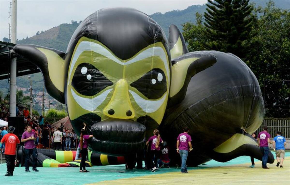 Este festival involucra a 30 personas en su realización, requiere de seis meses de planeación, uno de producción y otro de construcción de los enormes globos.