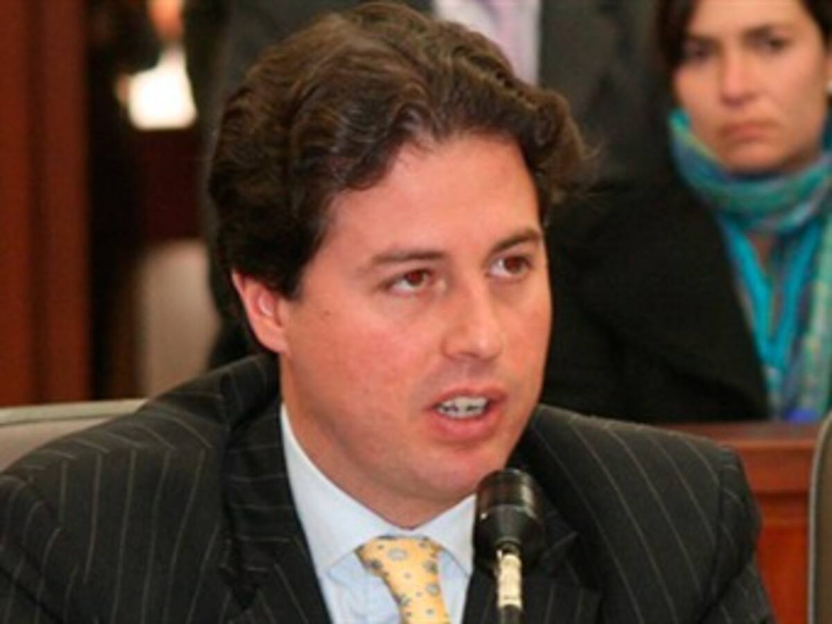 Piden eliminar contratación directa reservada en las FF.MM.