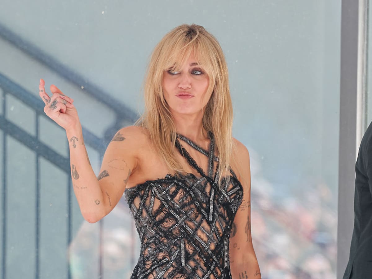 Miley Cyrus inició una nueva etapa en su carrera y lanzó su décimo álbum de estudio “Bass Persuades”