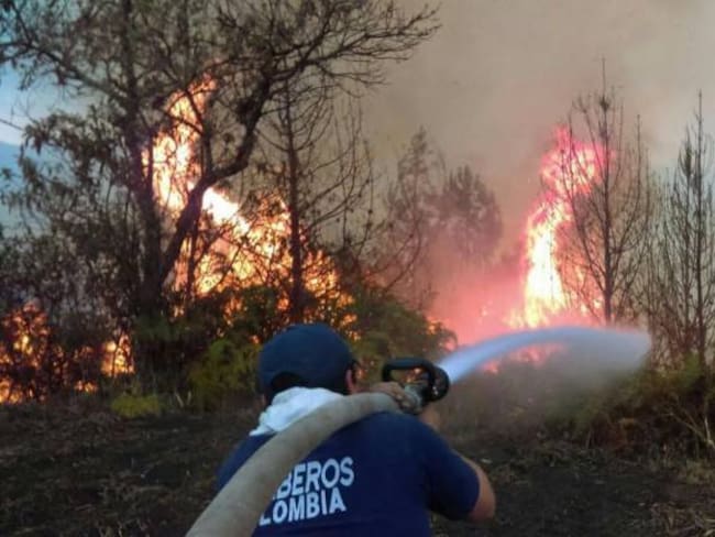 Orden público retrasa extinción de incendio en Boyacá: gestión del riesgo