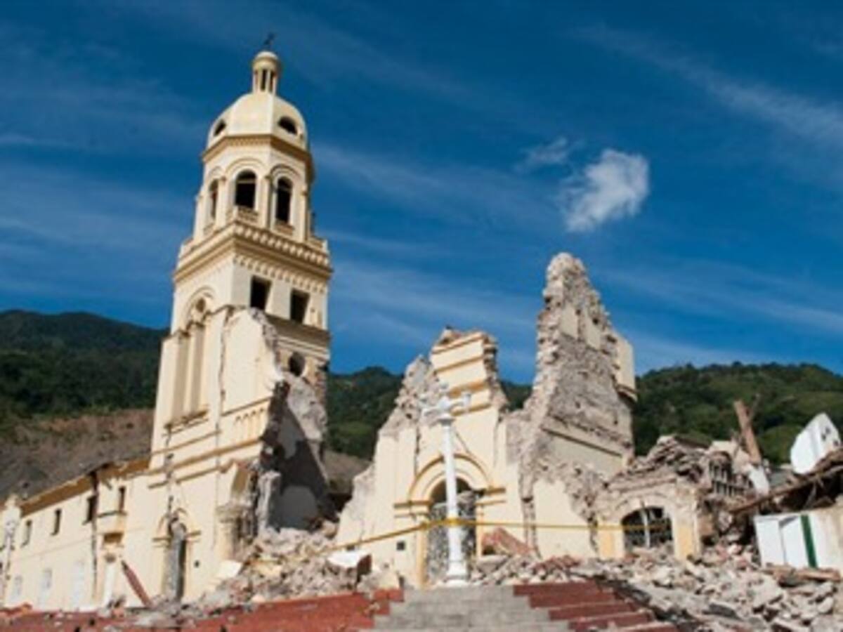 Gobierno y gramaloteros se enfrentan por reconstrucción de la iglesia