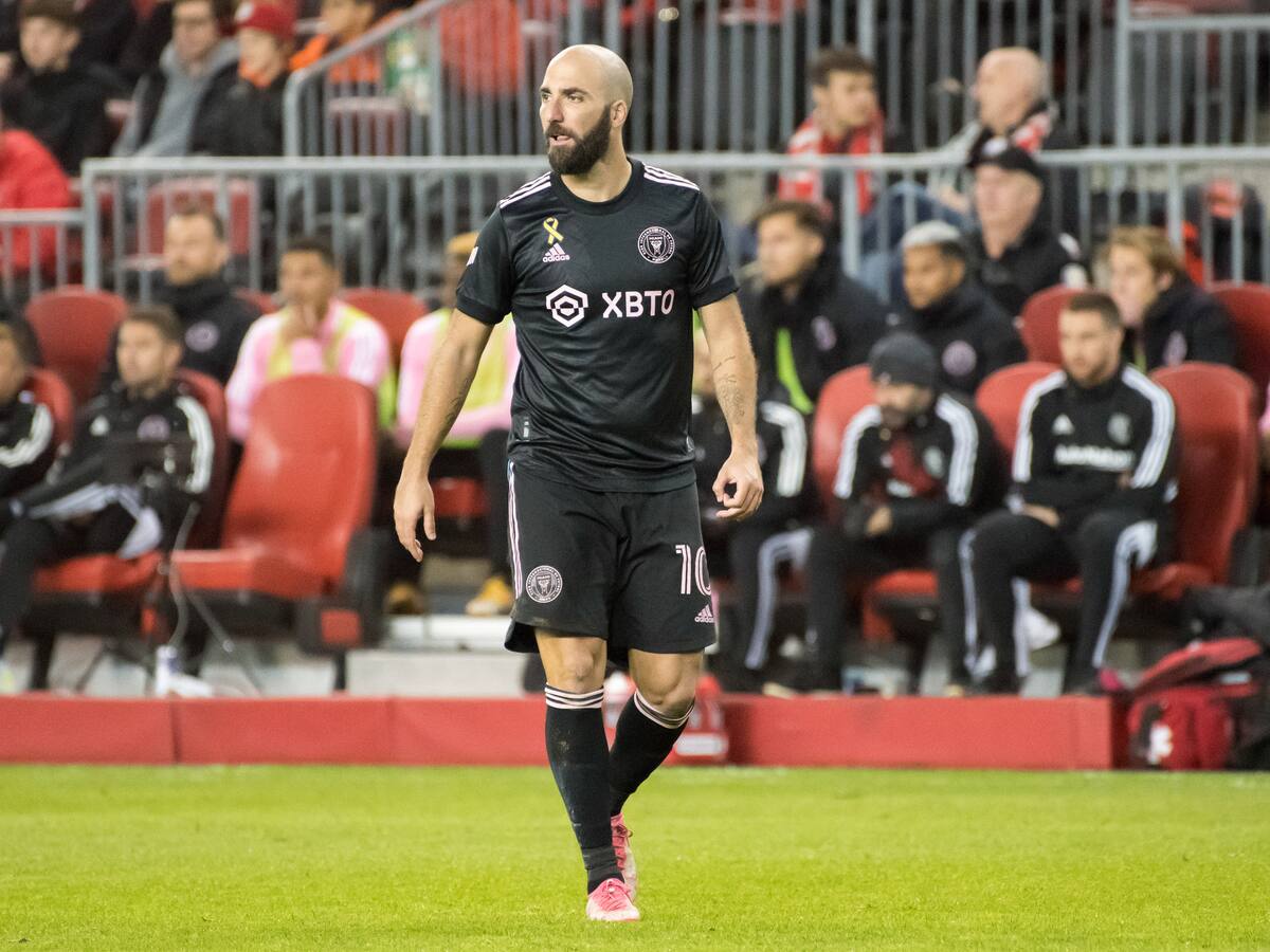 Gonzalo Higuaín anunció en rueda de prensa su retiro del fútbol profesional