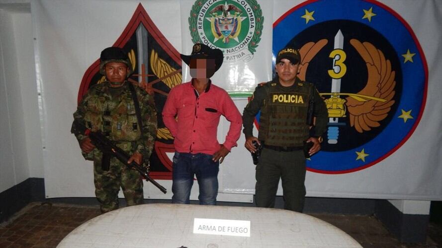 Las autoridades capturaron a alias Sombrerón, presunto cabecilla de las disidencias del Frente Séptimo de las Farc en el Meta. Foto: Ejército Nacional