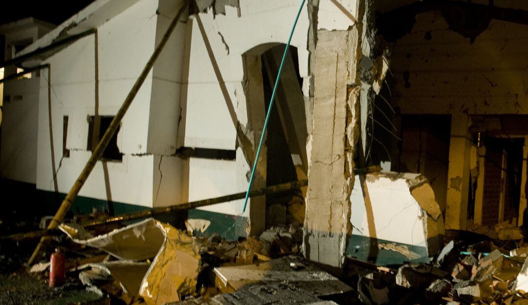 Casa destruída por explosivo