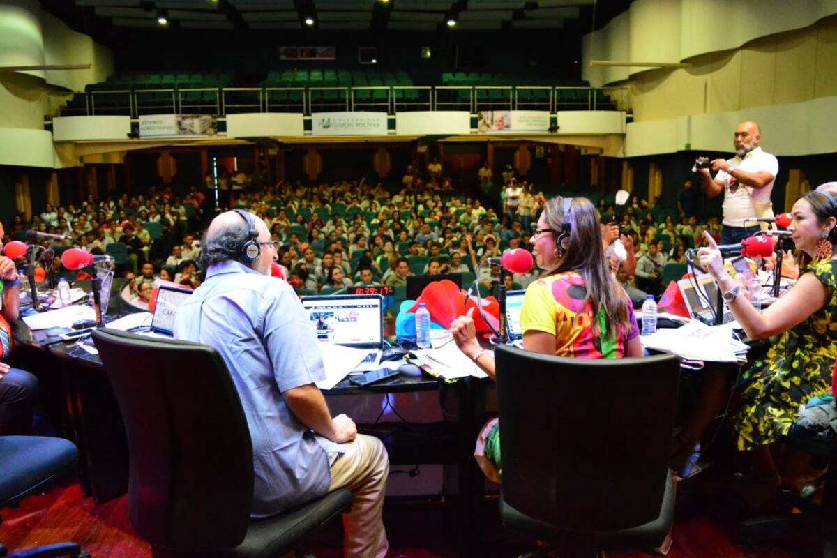 A lo largo de la mañana se desarrollaron las noticias, los deportes, el entretenimiento y lo mejor del Carnaval de Barranquilla, en 6AM Hoy por Hoy.