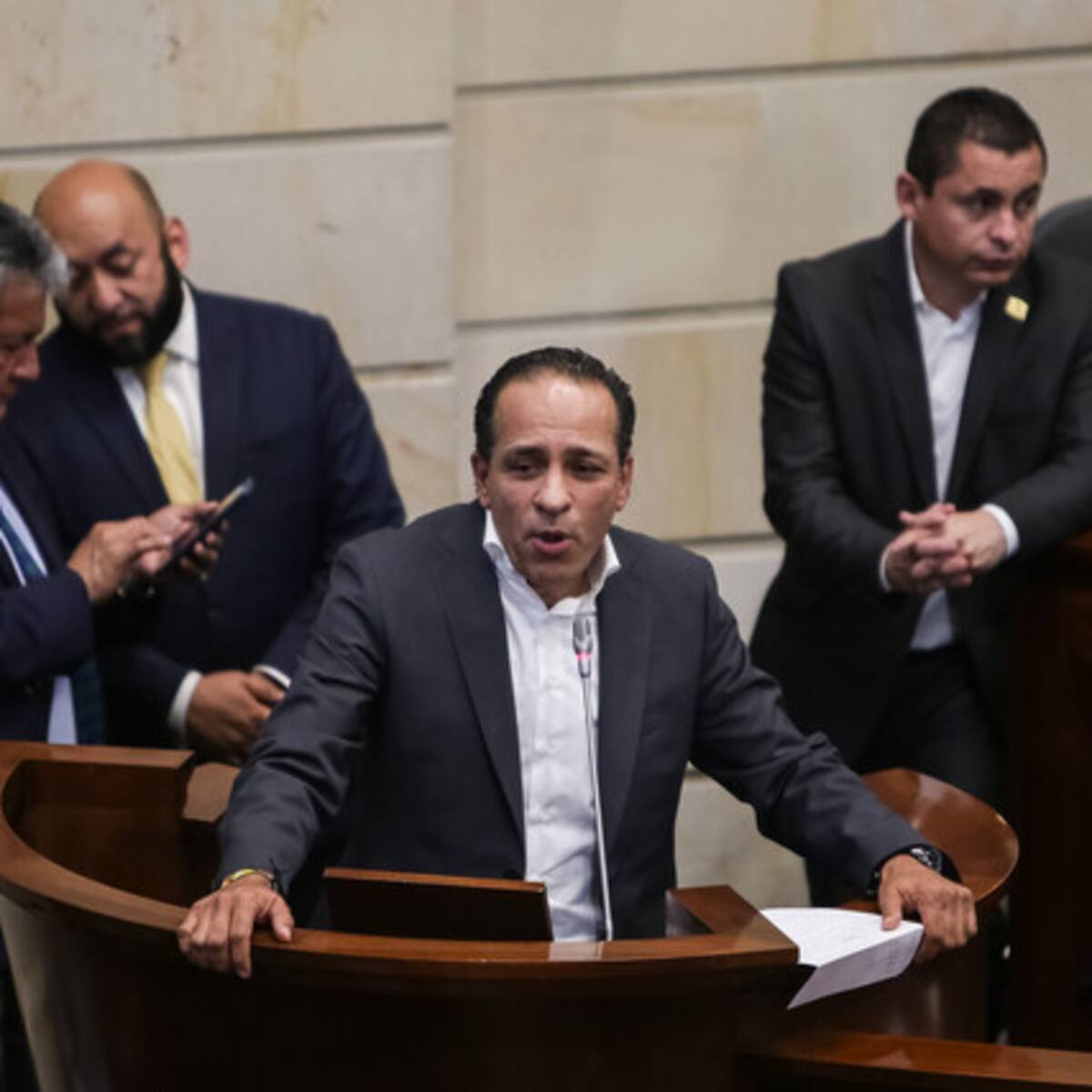 Alexander López: “Hay mafias y clanes corruptos que no quieren que avancemos”