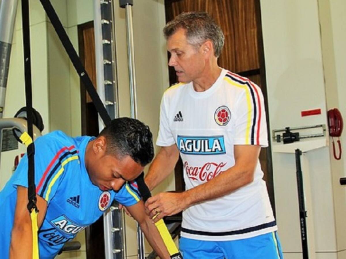 Es un honor aportar mi fútbol a la Selección: Johan Mojica