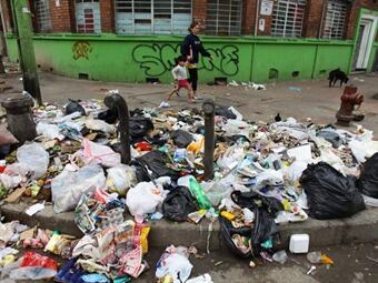 La crisis en el manejo de las basuras es el mayor escollo que ha enfrentado la administración de Petro. Foto: EFE