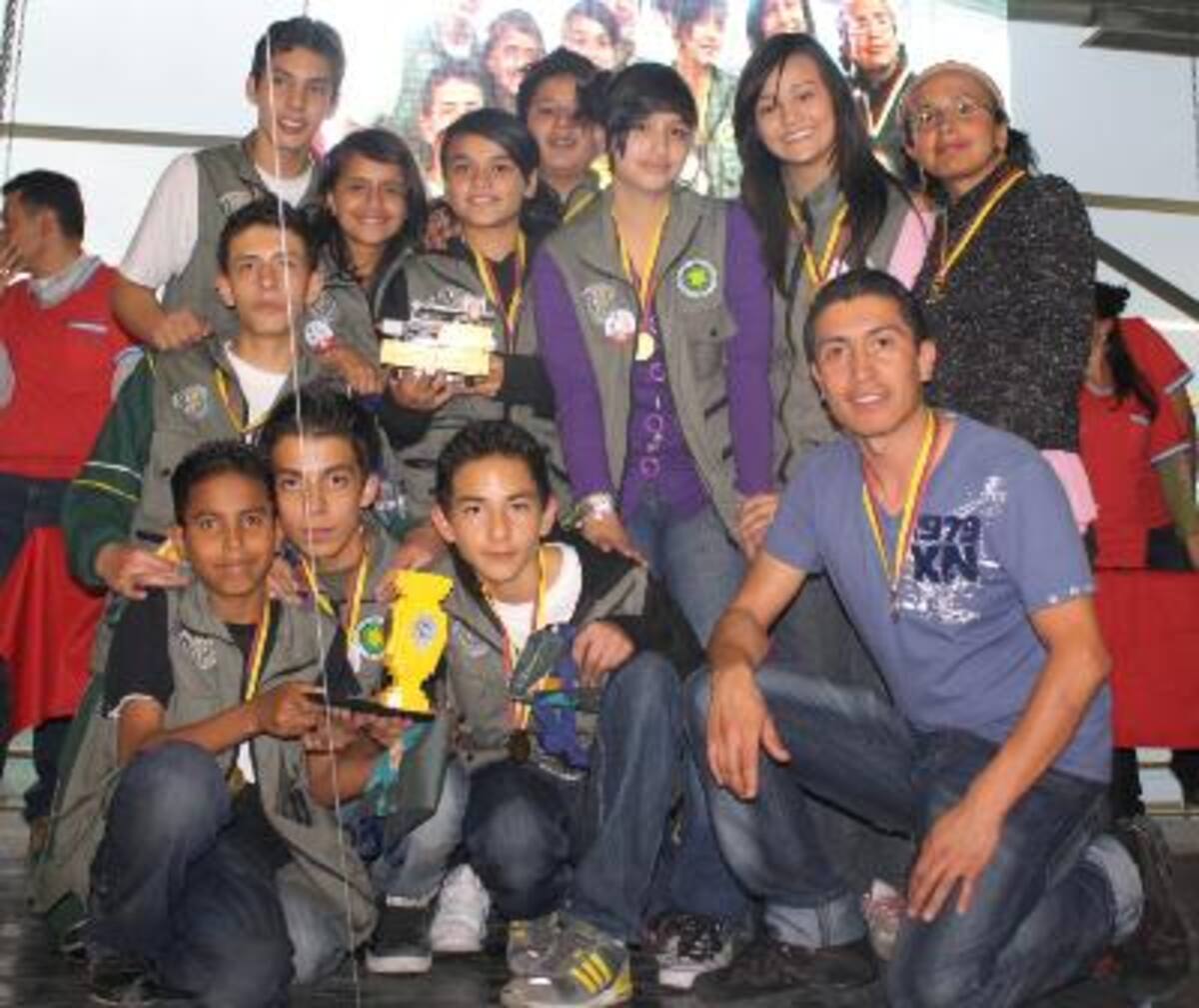 5 de marzo. Categoría Infantil. Por ser el mejor puntaje en las rondas, el premio de Mejor Desempeño del robot se lo llevó el equipo BEYOND THE FUTURE del Colegio INEM Kennedy, Bogotá, D.C.