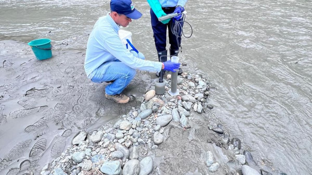 CVC investiga cambio de color del río Bugalagrande y descarta que sea a causa de minería ilegal