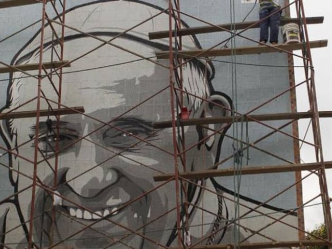 El papa Franciso ya tiene su mural en la ciudad de Medellín