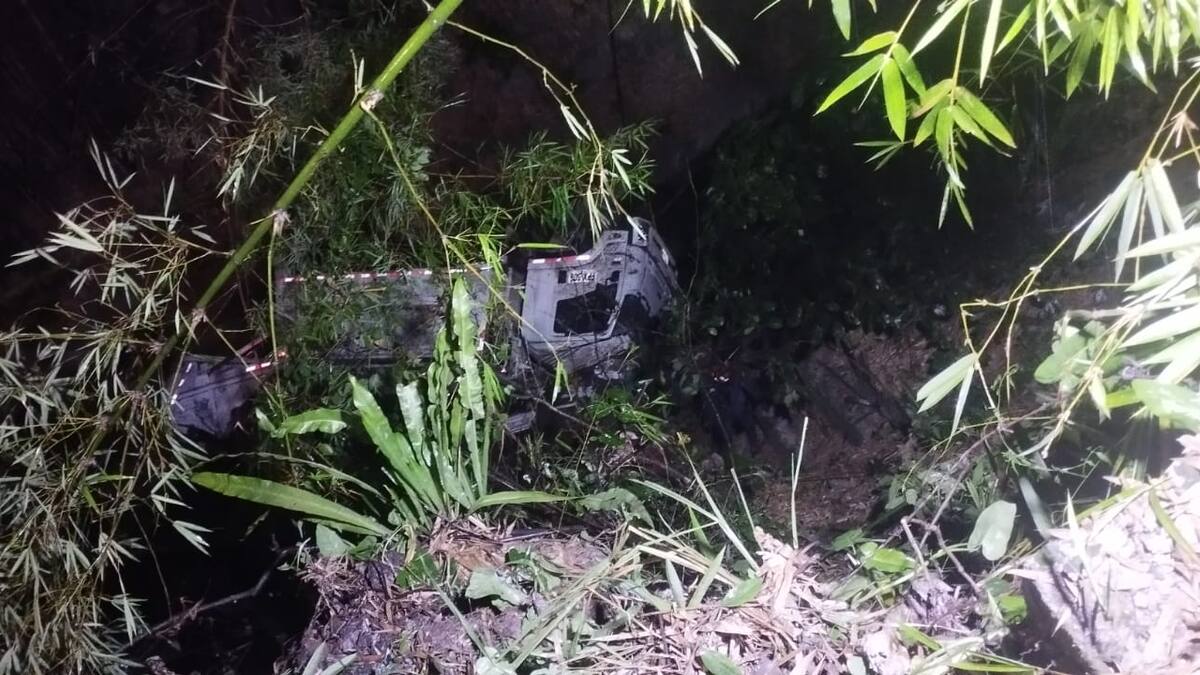 Herido conductor de carro de basuras que rodó por abismo