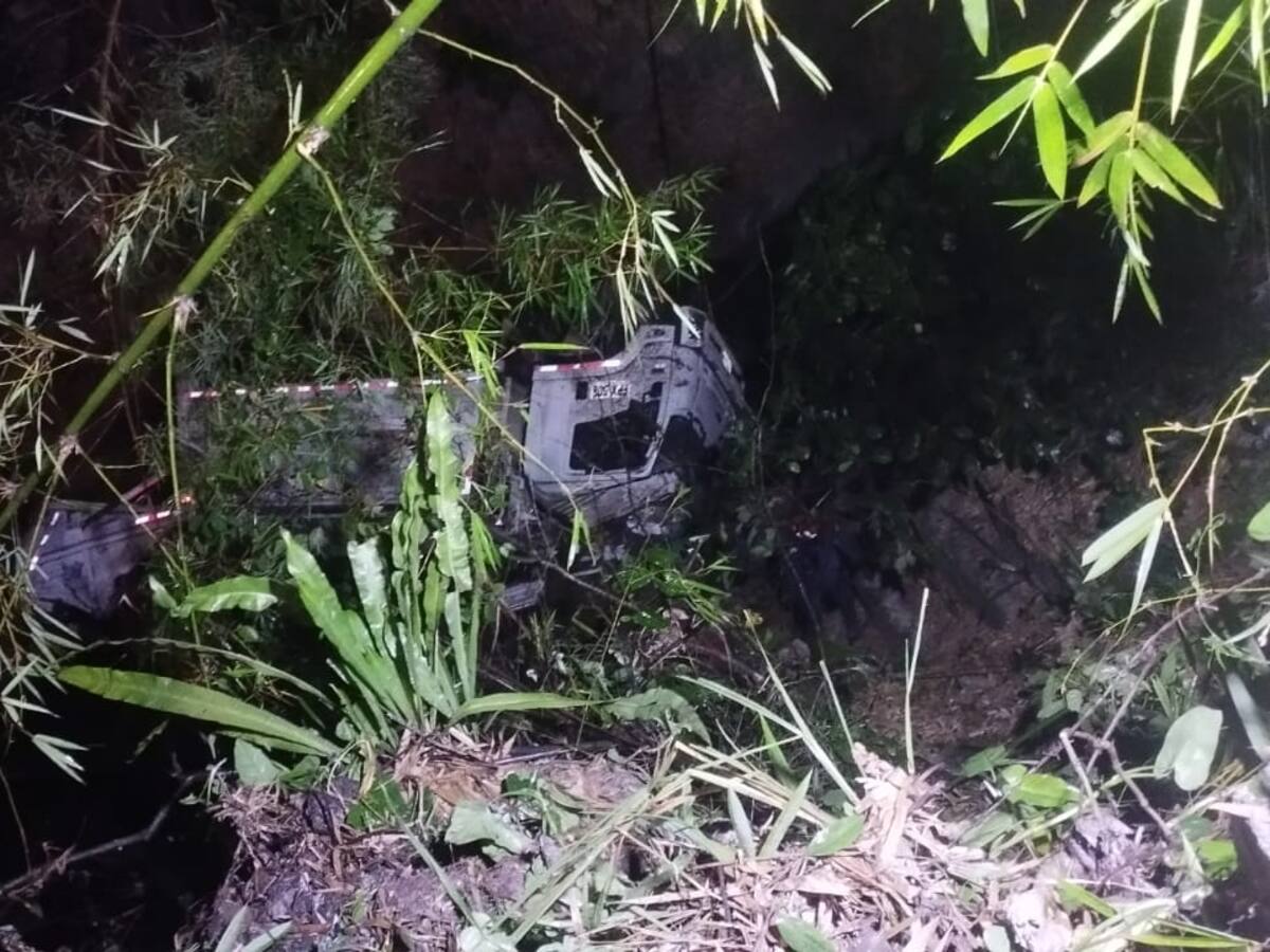 Herido conductor de carro de basuras que rodó por abismo