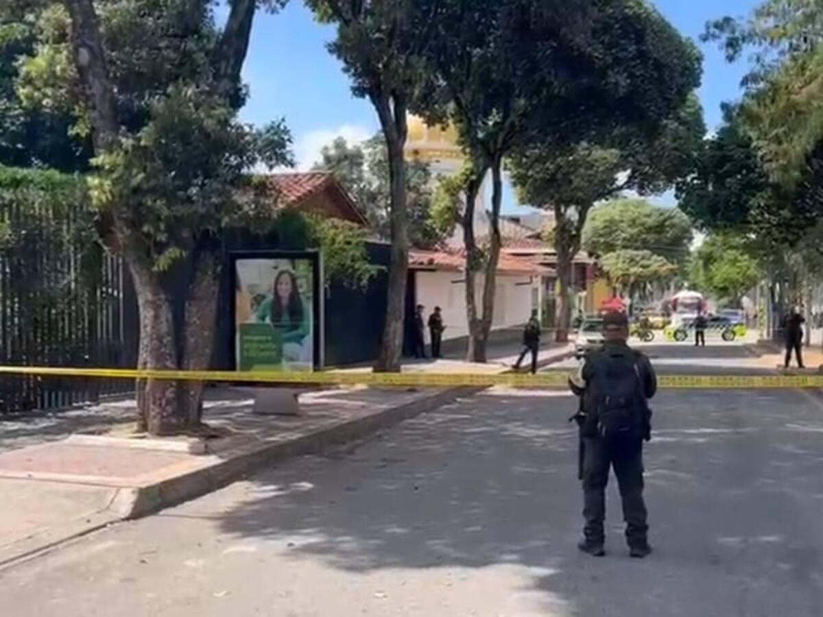 ¡Vuelve y juega! escolta de la UNP evitó robo en el centro de Bucaramanga disparando a los ladrones