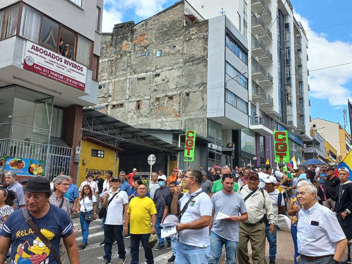 Marcha en Armenia por las víctimas y a favor de las reformas del gobierno nacional