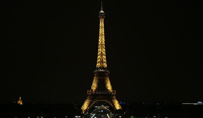 Se subasta un tramo de las escaleras originales de la Torre Eiffel