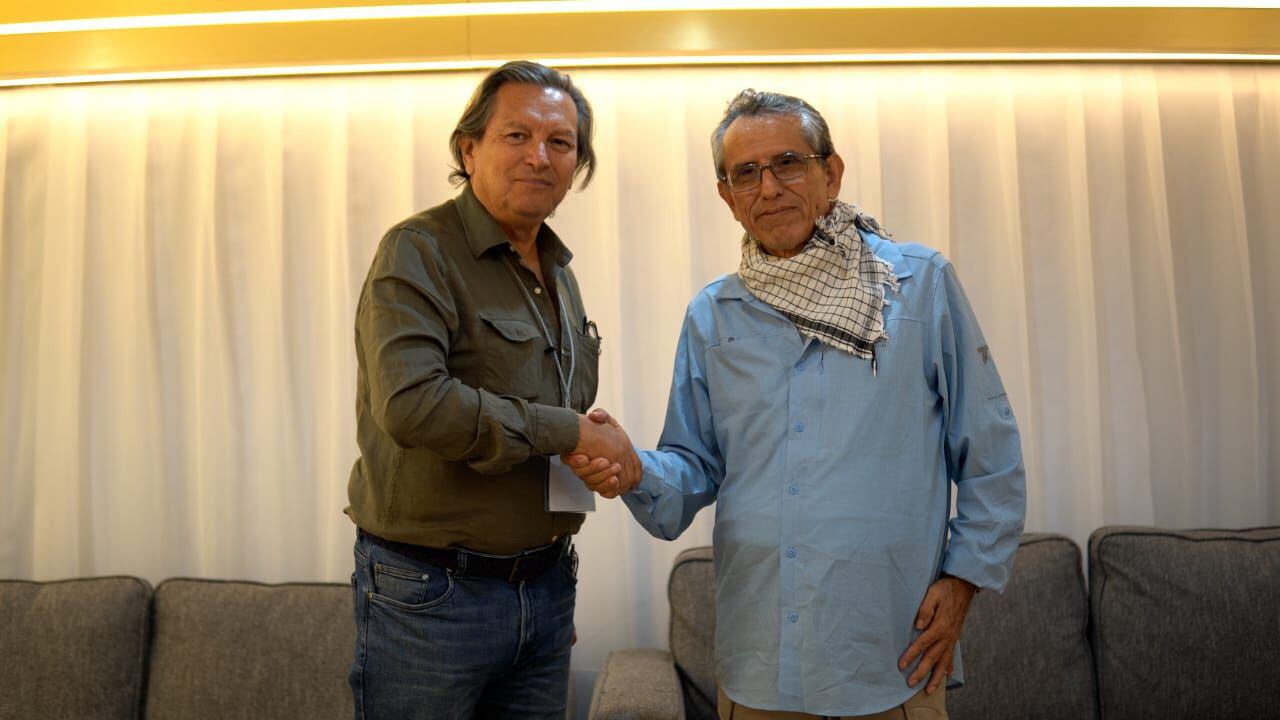 En la foto:  Armando Novoa, jefe negociador del gobierno nacional; Walter Mendoza jefe de la delegación de la Segunda Marquetalia