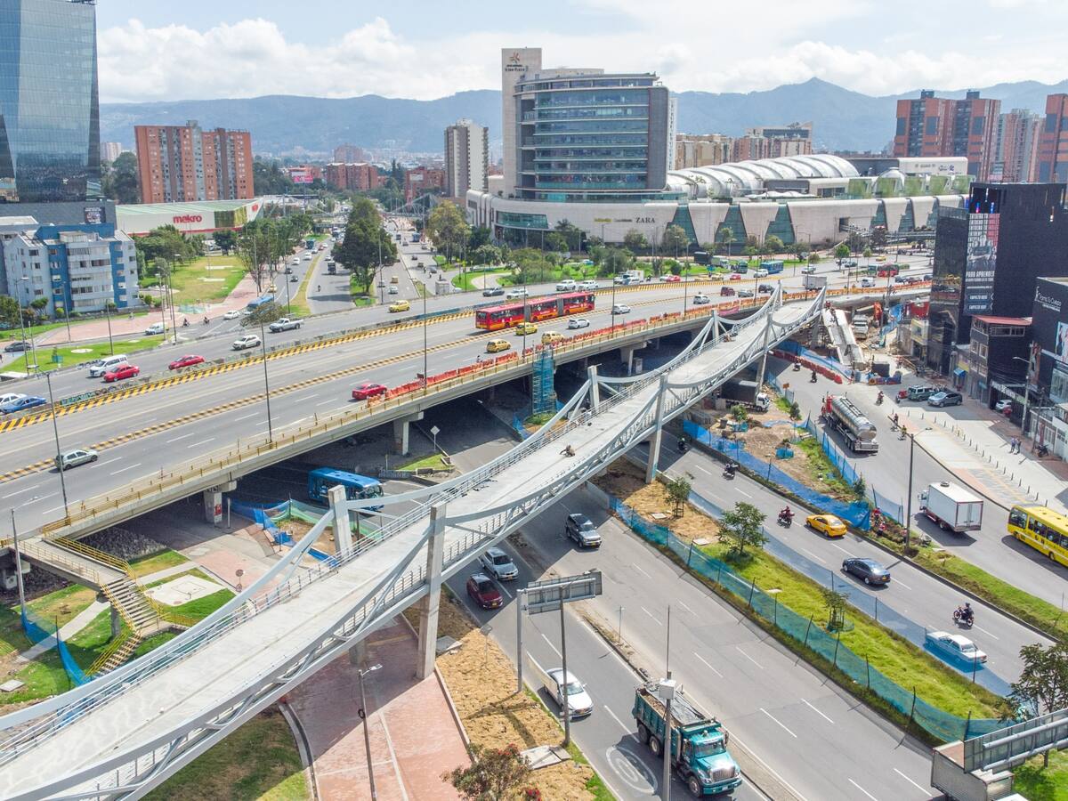 La construcción de ciclo puente en la 80 con Boyacá, va por el 80%