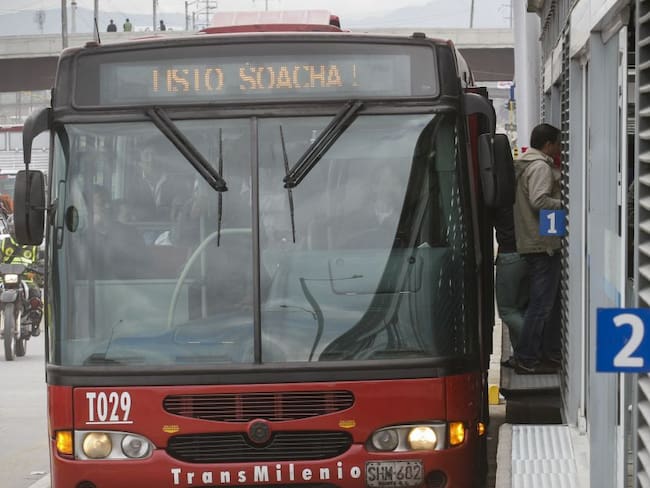Al día se denuncian 14 robos a usuarios en buses de Transmilenio de Bogotá