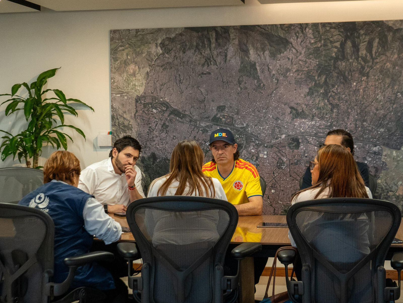 Encuentro entre defensora del pueblo y alcalde de Medellín. Foto: Cortesía Defensoría del Pueblo