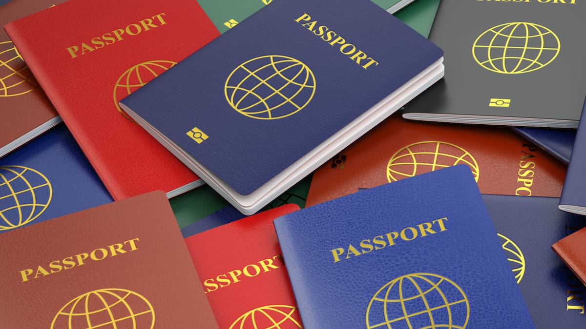 Portugal acusa a dos personas de falsificar 800 certificados de residencia para migrantes