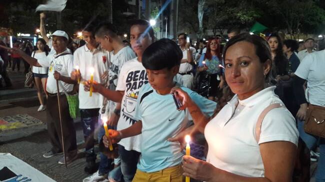 En la plaza de Bolívar de Armenia se concentró la marcha por los líderes sociales