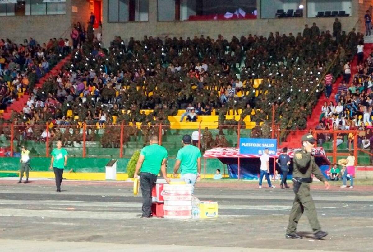 Las primeras imágenes son del Estadio Alfonso López, sede del Atlético Bucaramanga, donde miles de personas fueron llegando poco a poco para ver el último concierto de la gira de Juanes.