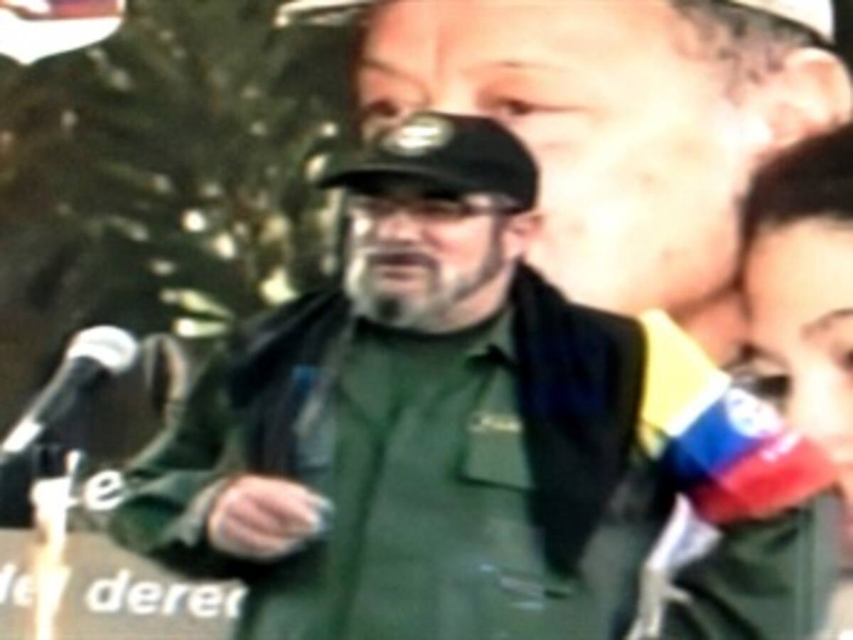 No nos levantaremos de la mesa hasta izar bandera: Timochenko